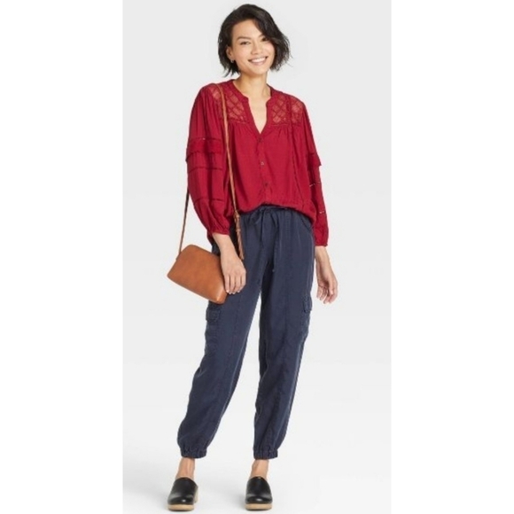 Knox Rose Eyelet Blouse - Picture 3 of 13